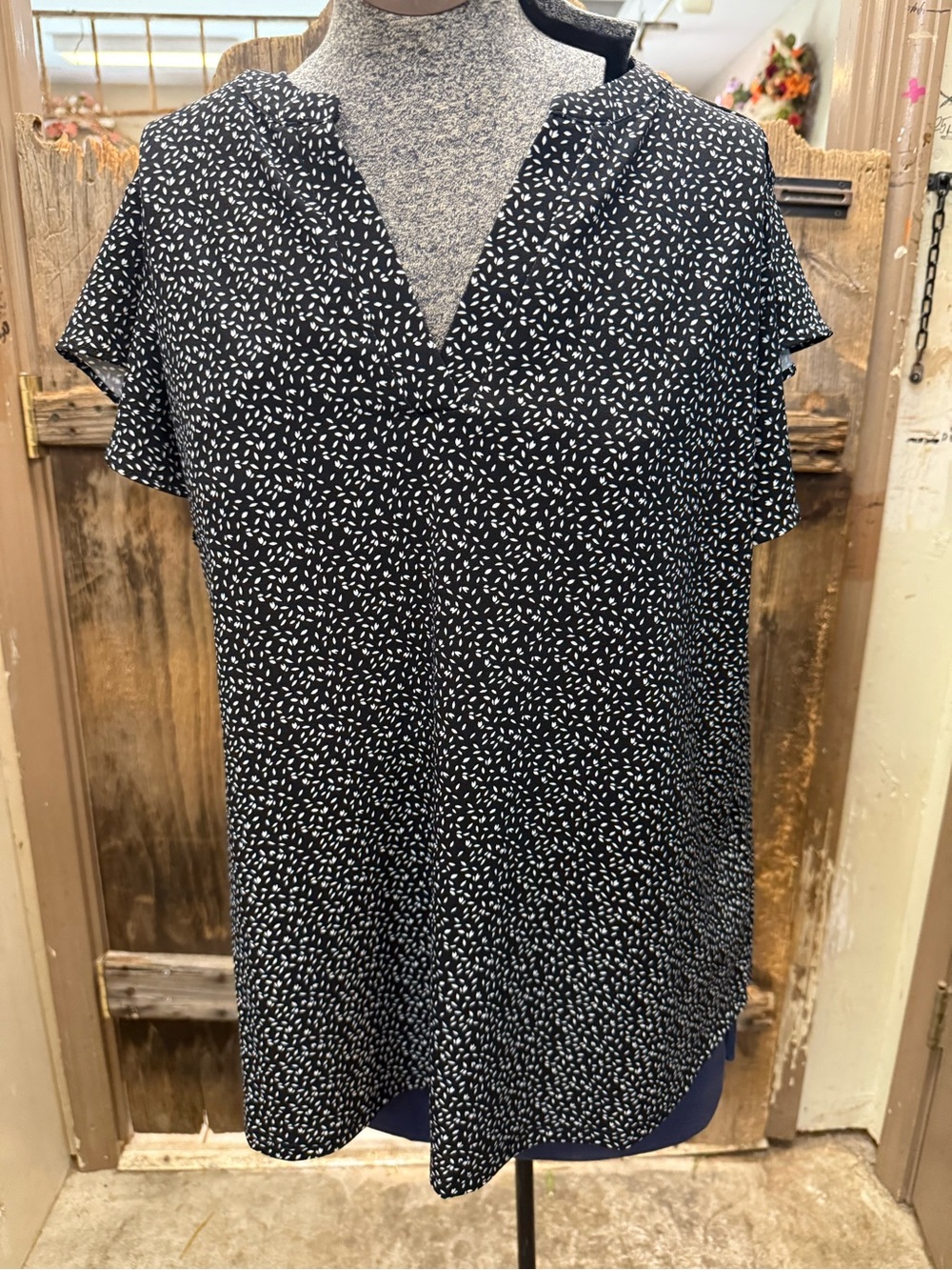 Adrianna Papell Black and White Ditsy Print Flutter Sleeve Blouse